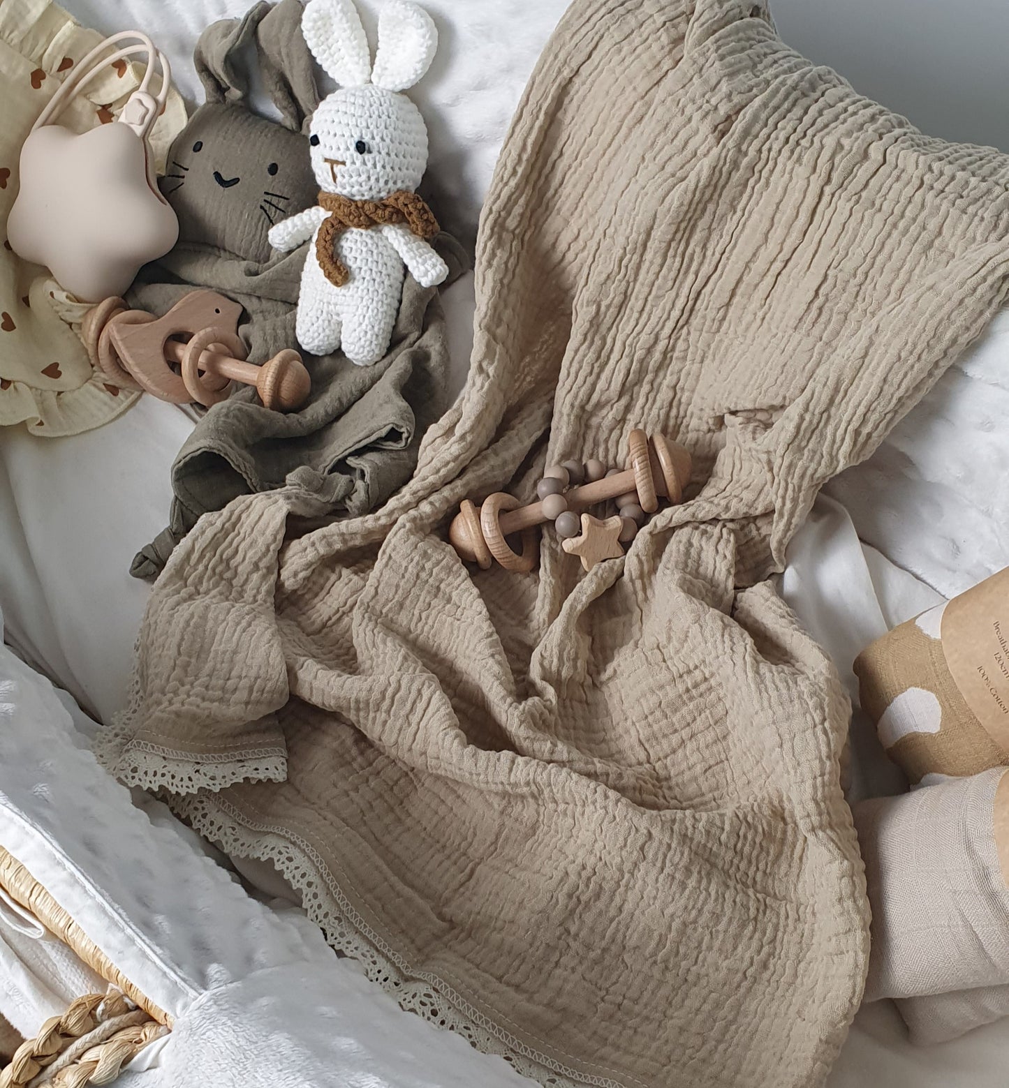 Lace trim muslin blanket