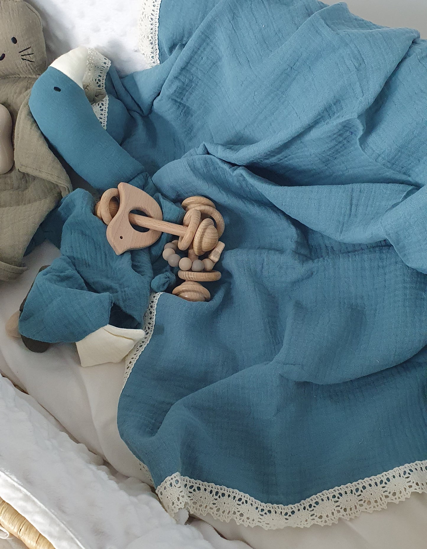 Lace trim muslin blanket